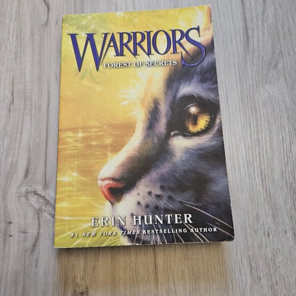 Warriors: Forest of Secrets (Warriors: The Prophecies Begin Series #3) Pape - Picture 1 of 2
